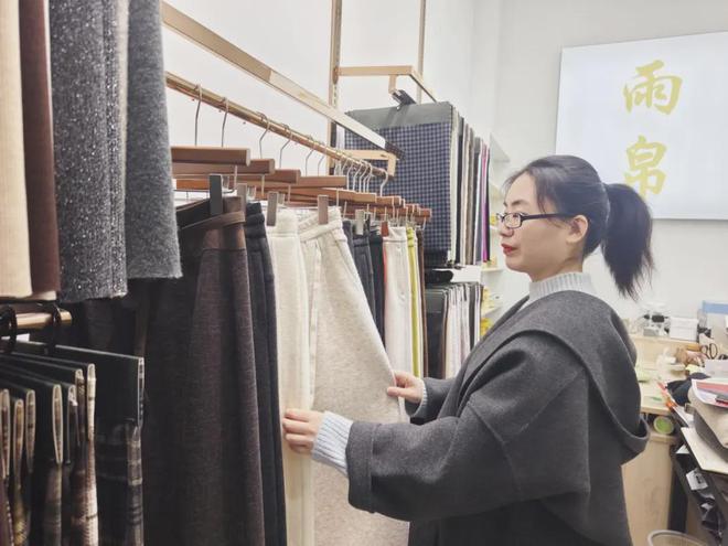 卷？柯桥纺企先行一“布”K8凯发国际扩内需、破内(图4)